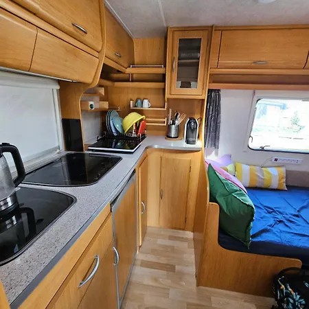 Przyczepa W Jastarni Mlody Wilk Camping *
